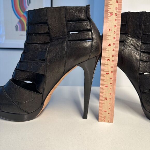 Stuart Weitzman Open Toe Black Leather Strappy Moto Ankle Booties Size 10 - Picture 16 of 17